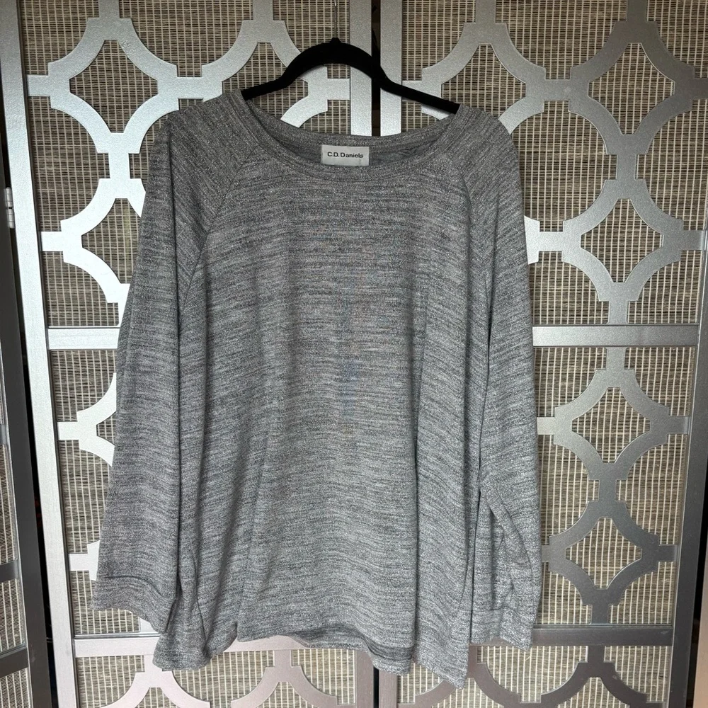 Elegant Silver Blouse with Chic Design - Picture 1 of 5